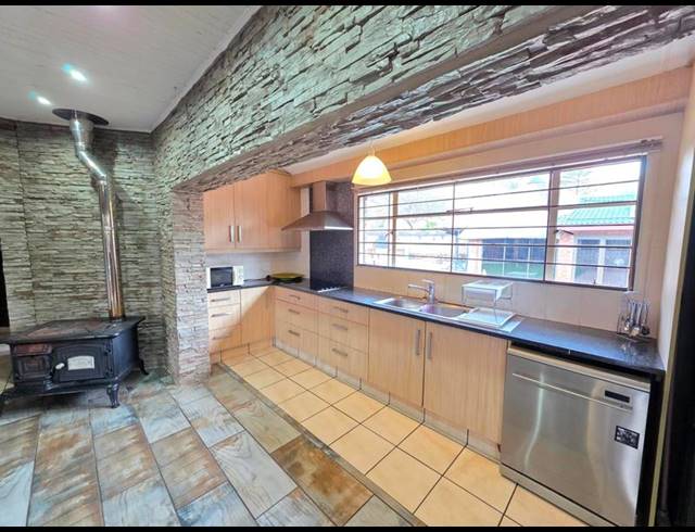 3 BEDROOM HOUSE FOR SALE IN GOLF PARK